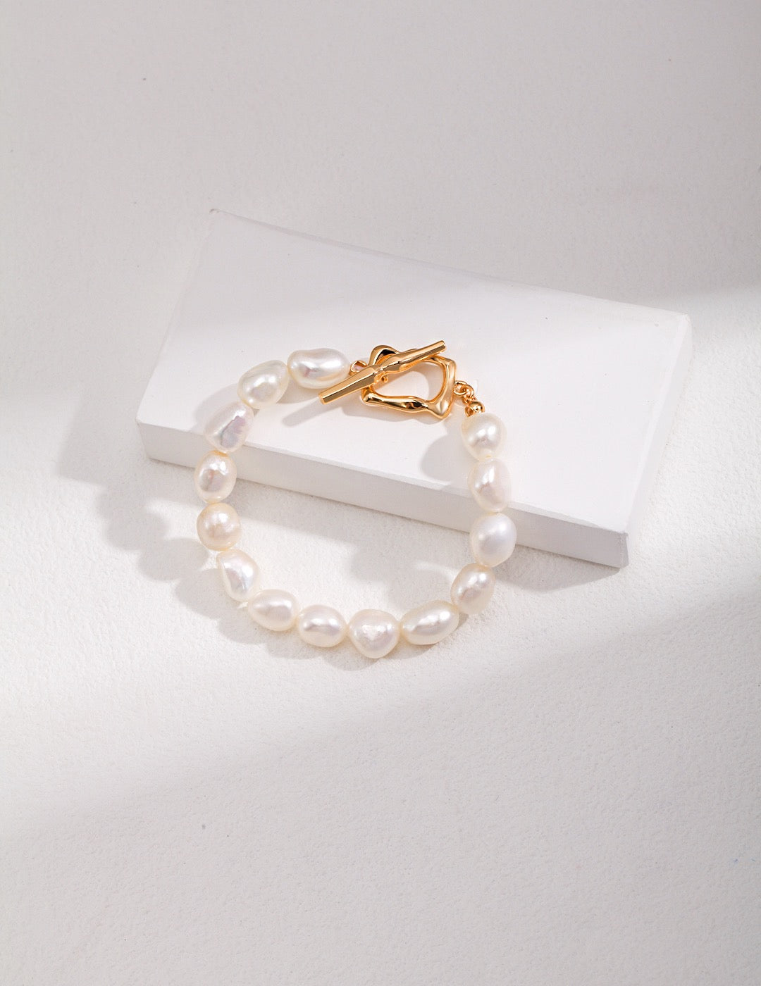 Baroque pearl bracelet