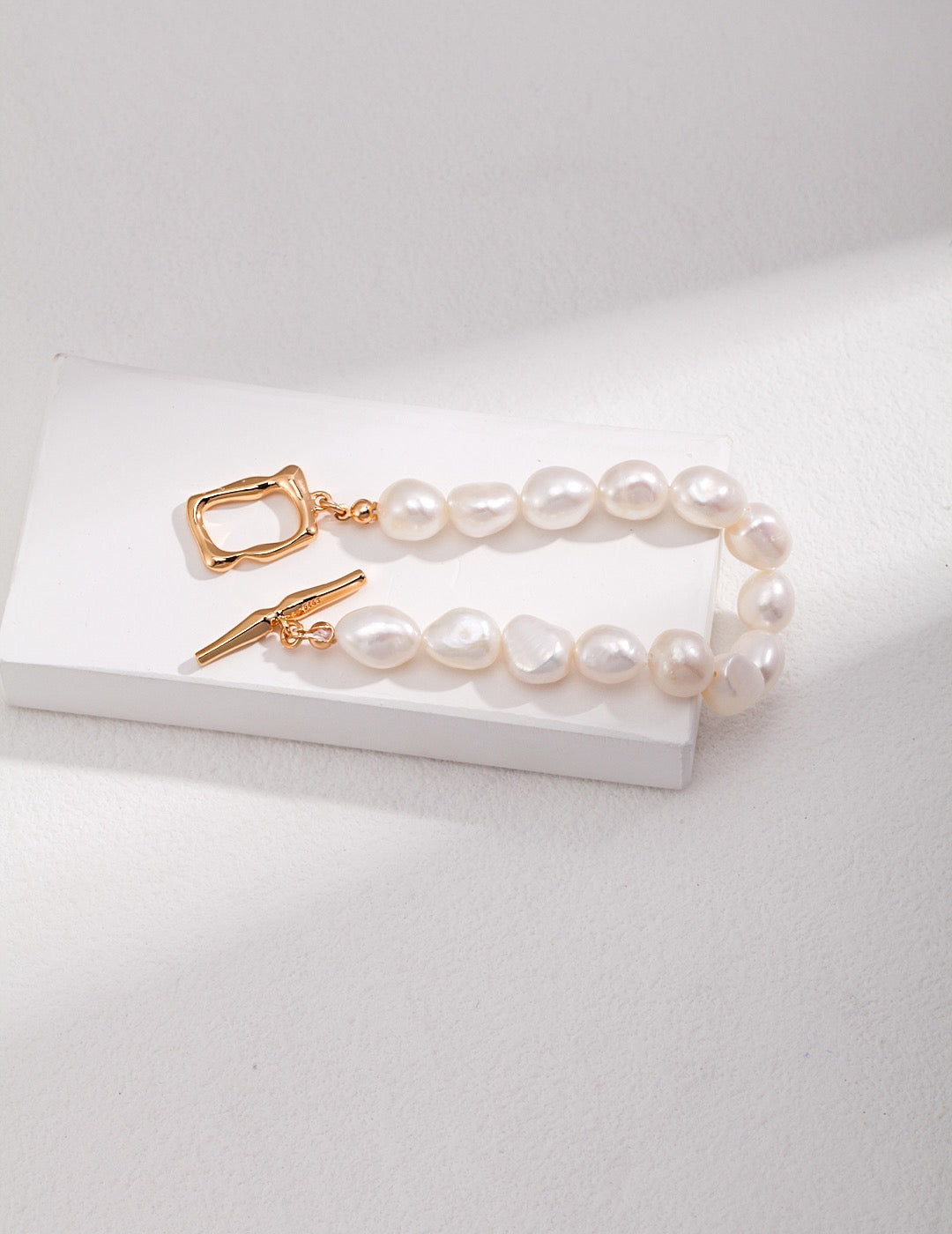 Baroque pearl bracelet