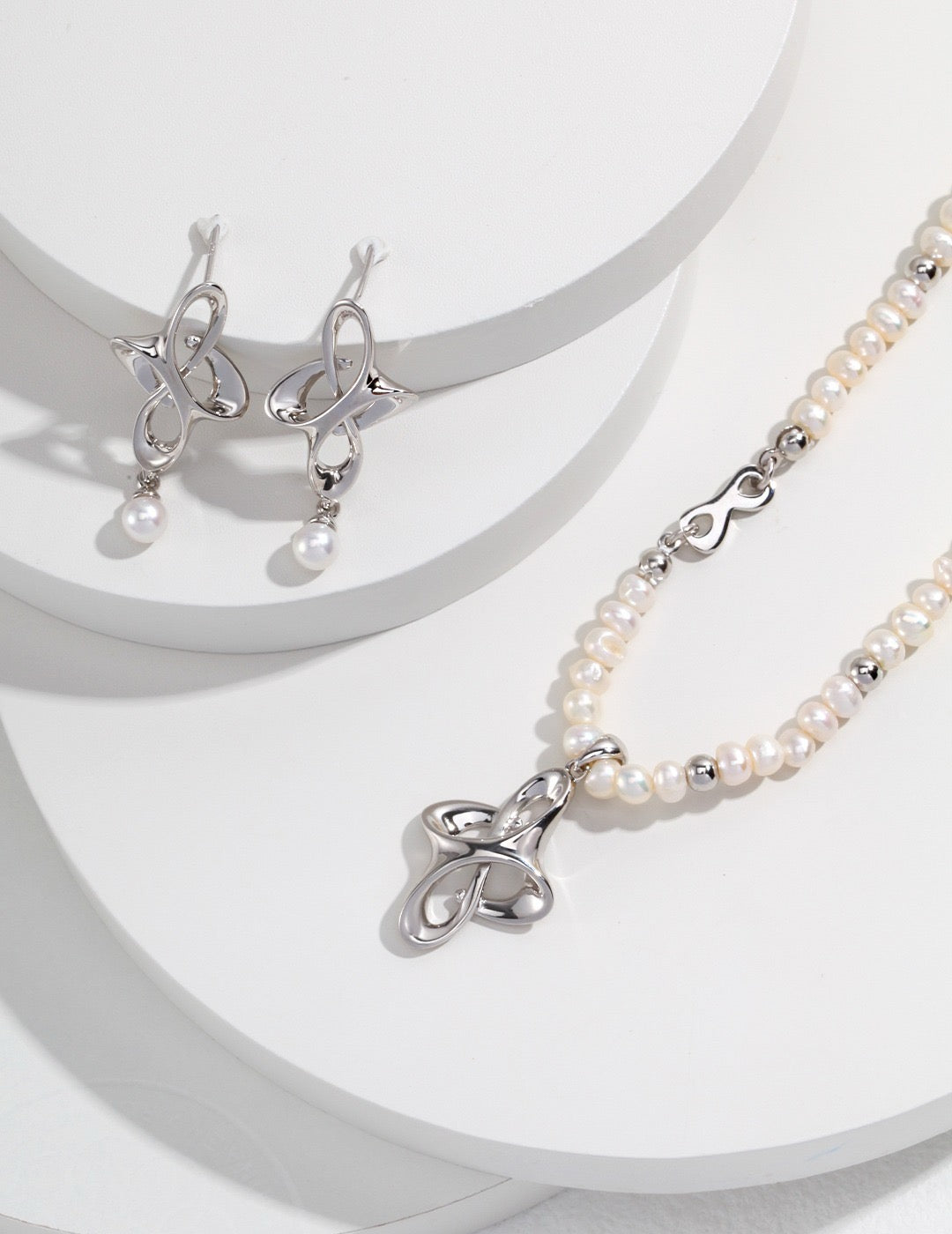 ”Chinese knot“ Sterling silver pearl necklace