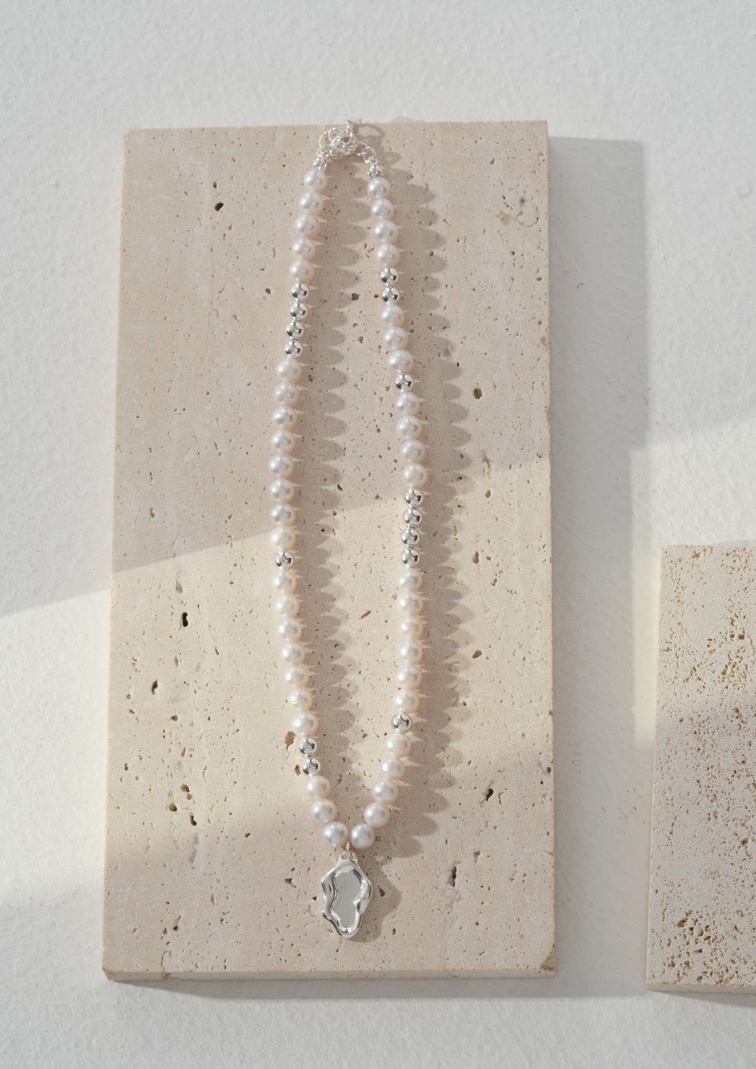 Silver natural pearl necklace