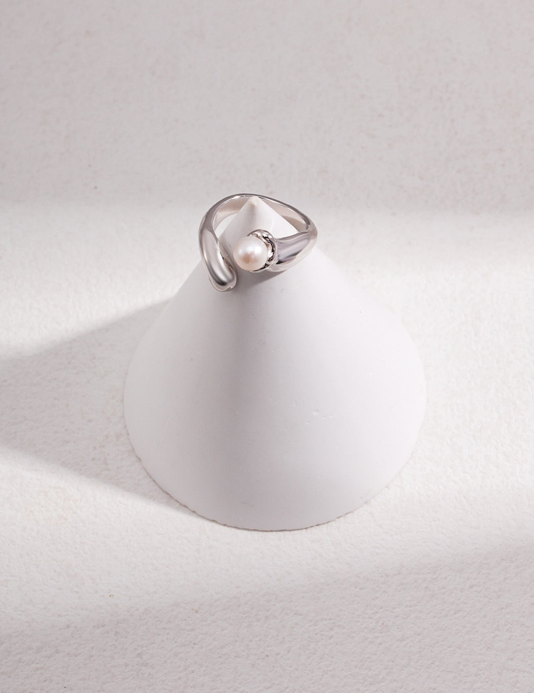 Sterling silver pearl ring