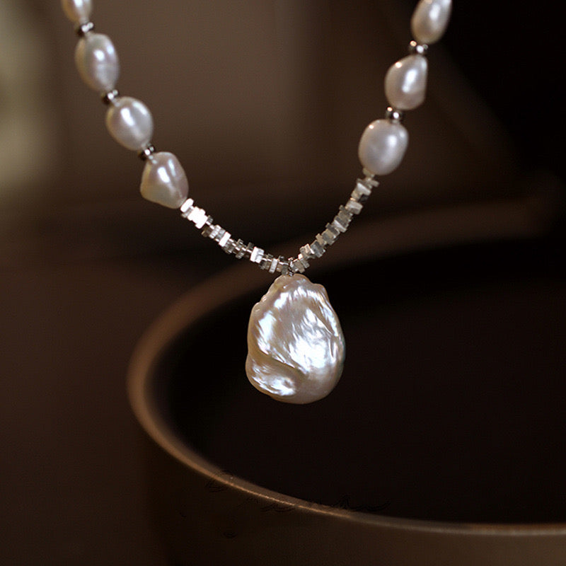 Baroque pleated drop pearl pendant necklace