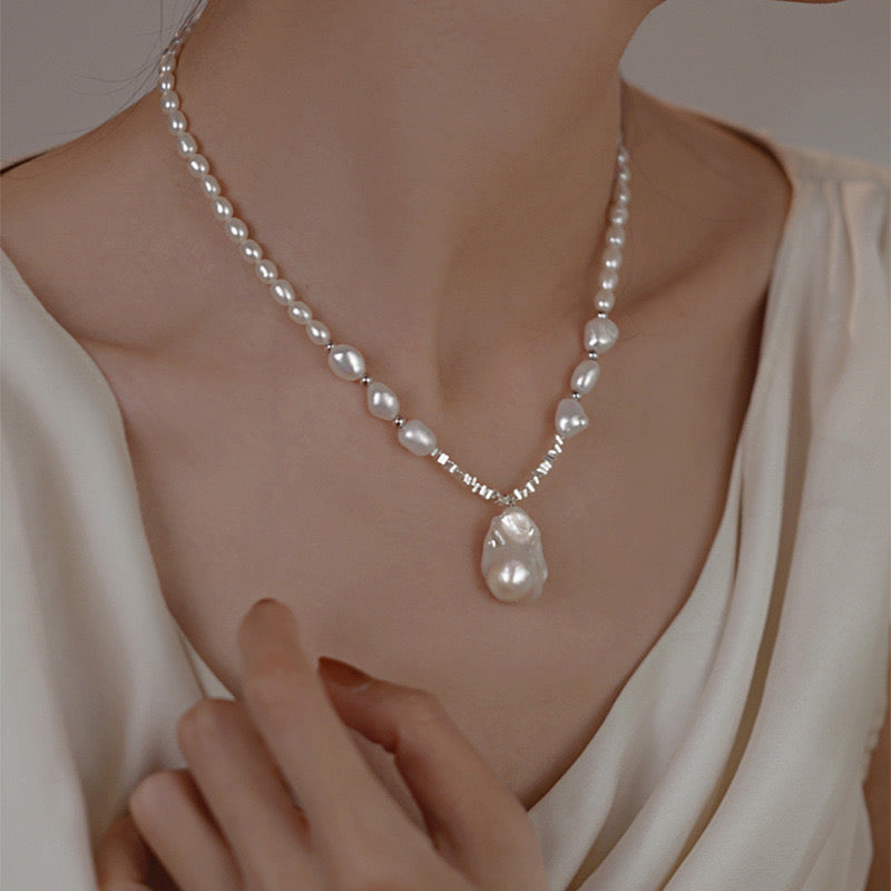 Baroque pleated drop pearl pendant necklace